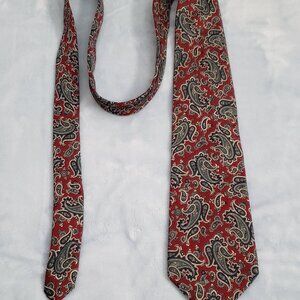 Men's tie - red paisley